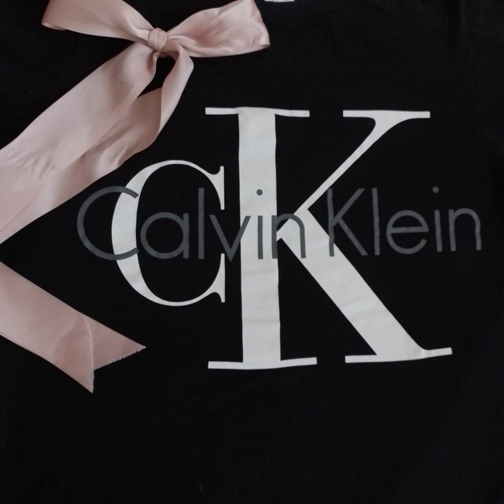 🍒Black Calvin Klein T-Shirt 🍒